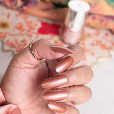 DeBelle Gel Nail Polish Roseate Gold (Metallic Rose Gold Nail Paint)|Non UV - Gel Finish |Chip Resistant | Seaweed Enriched Formula| Long Lasting|Cruelty and Toxic Free| 8ml